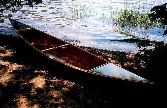 Canoe2.jpg (49650 bytes)